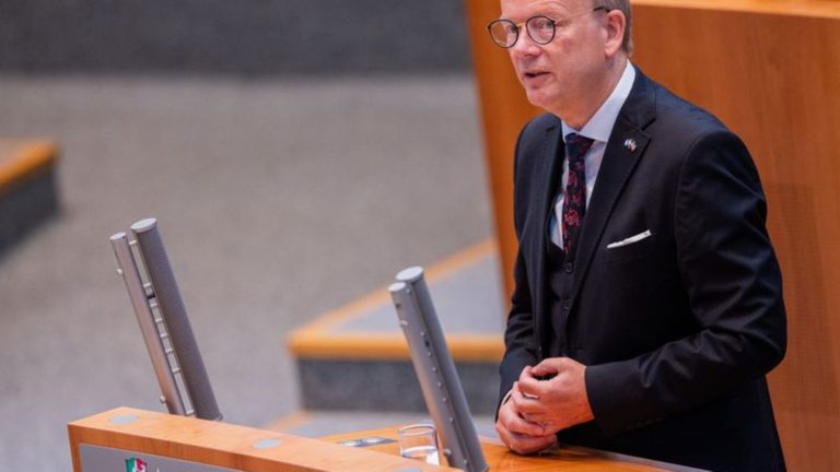 Landtag: Landtagspräsident schickt Abgeordnete zu früh in Sommerpause