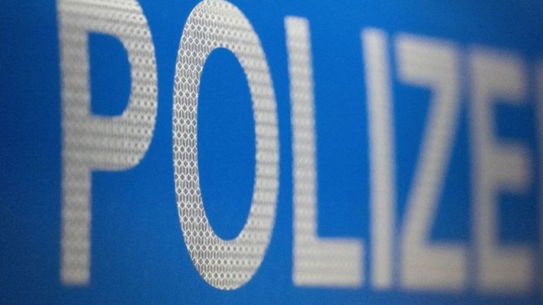 Kriminalität: Frau transfeindlich beleidigt und geschlagen