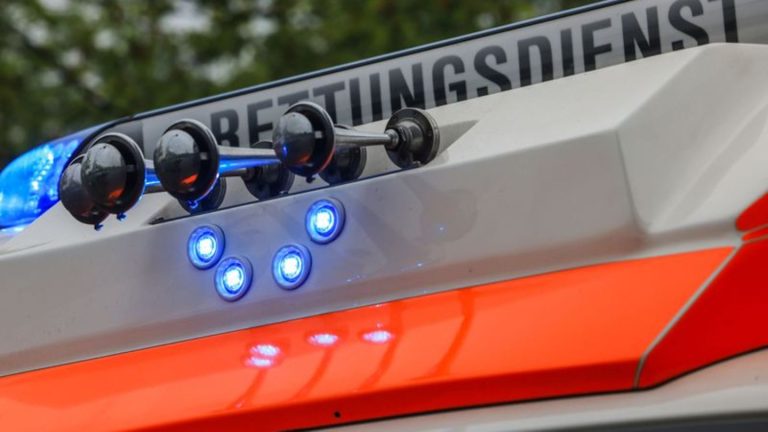 Rettungseinsatz: 65-Jährige bei Unfall mit Motorroller schwer verletzt