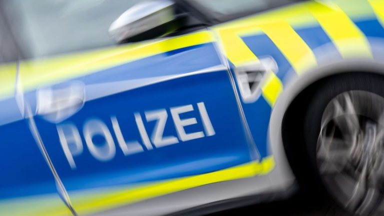 Polizei: Mehrere Verletzte bei Autounfall nach Verfolgungsfahrt