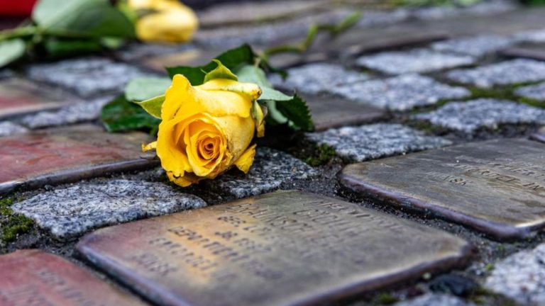 Partnerin von Willy Brandt: Stolperstein erinnert an Widerstandskämpferin Gertrud Meyer