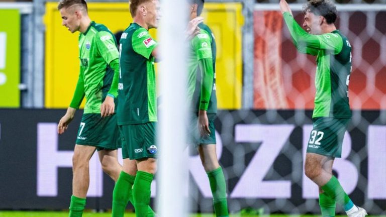 2. Fußball-Bundesliga: Paderborn springt auf Platz zwei – 3:0 gegen Regensburg