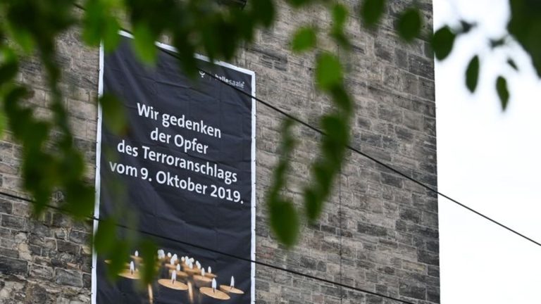 Antisemitischer Terroranschlag: Gedenken an Anschlag in Halle: Mahnung gegen Antisemitismus