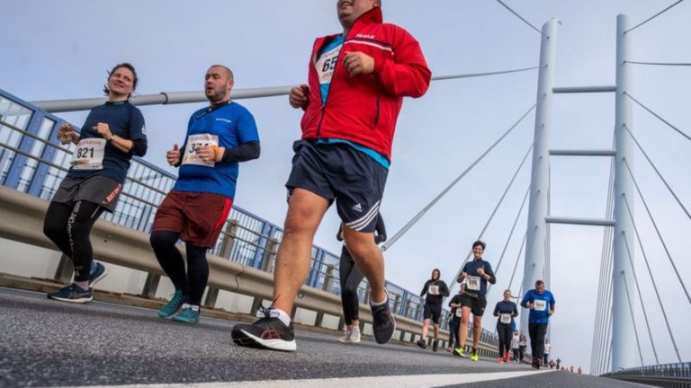 Tausende Teilnehmer: „Rügenbrücken-Marathon“ – Rügenbrücke am Samstag gesperrt