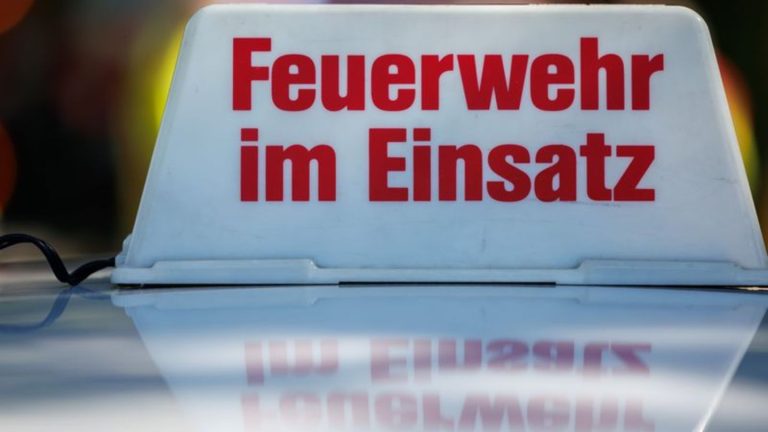 Atemwegsreizungen: Feuerwehr-Einsatz nach Chemieexperiment an Schule