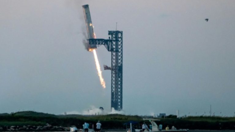 US-Raumfahrtunternehmen SpaceX gelingt erstmals Wiederauffangen von Raketenstufe