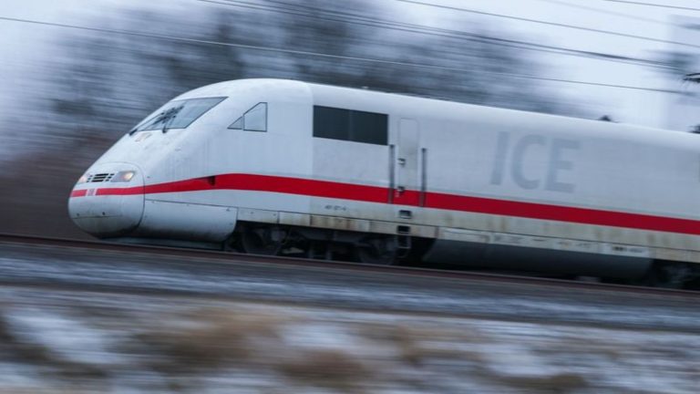 Deutsche Bahn: Oberleitungsschaden teils behoben – Störungen dauern an