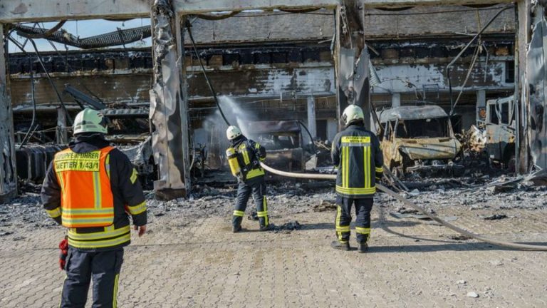 Brände: Feuerwache brennt – „Wir mussten unser Zuhause löschen“