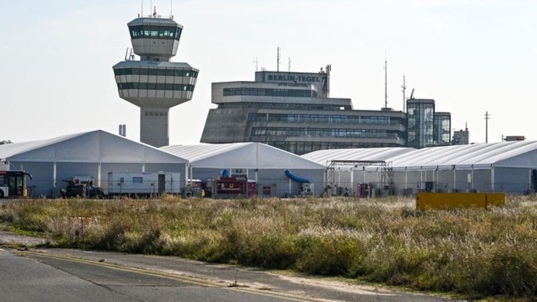 Flüchtlinge: Wegner: Notunterkunft Tegel könnte noch größer werden