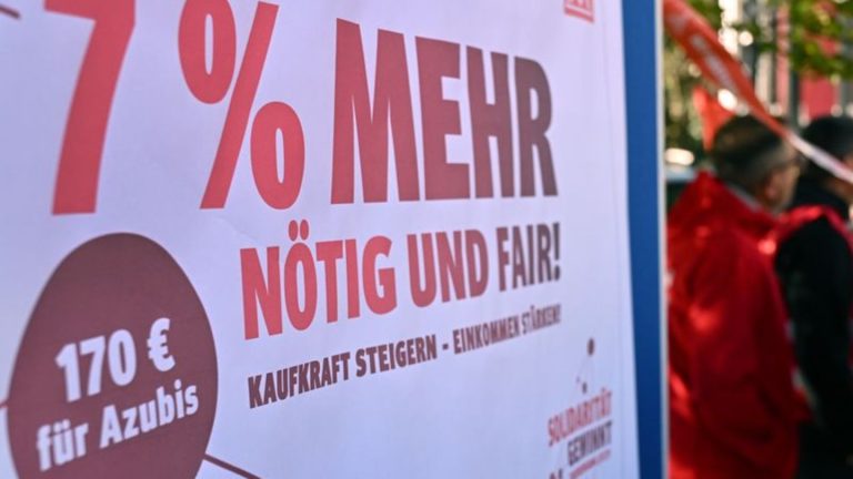 Tarifverhandlungen: Metall- und Elektroindustrie: Arbeitgeber legen Angebot vor