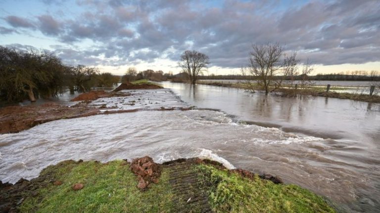 Hochwasserabwehr: Nach Hochwasser: Deichsanierung an der Helme beginnt