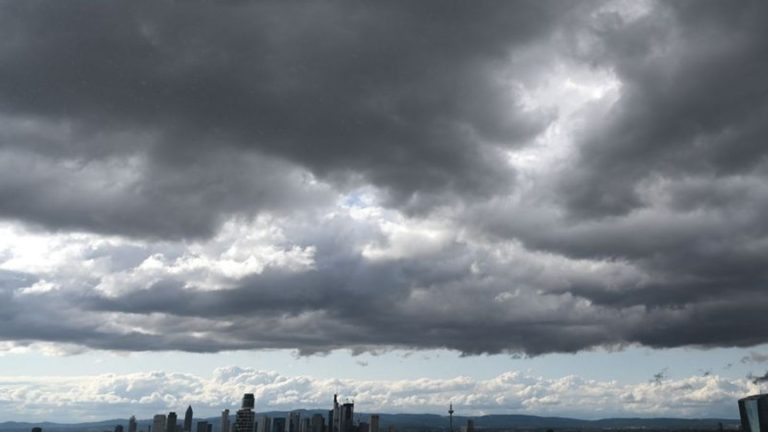 Bis zu 20 Grad: Herbstlich graues Wetter – Nebel und Regen bleiben präsent