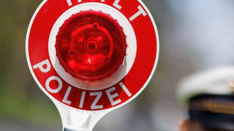 Kriminalität: Polizei nimmt zwei mutmaßliche Schleuser fest