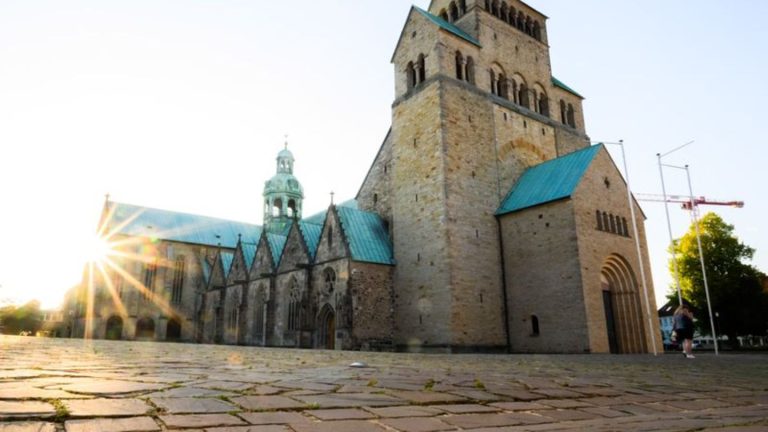 Streit um Schmerzensgeld: Zivilprozess zu Missbrauchsfall am Bistum Hildesheim beginnt