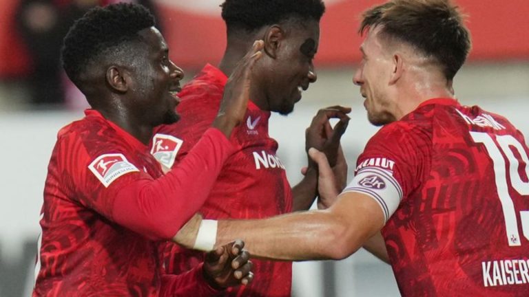 2. Fußball-Bundesliga: Kaiserslautern beendet gegen Paderborn Sieglos-Serie