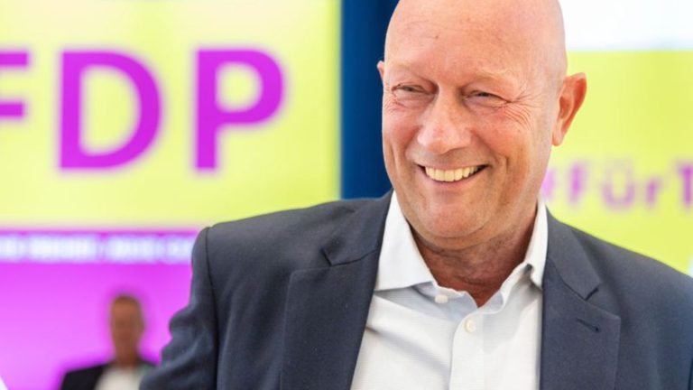 FDP-Landesparteitag: Kemmerich als FDP-Landeschef wiedergewählt