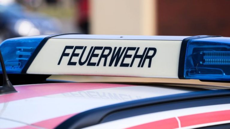 Feuerwehr: Mehrfamilienhaus in Kirchberg brennt – zwei Verletzte