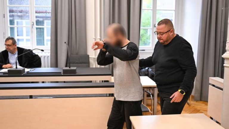 Prozess in Ravensburg: Messerangriff auf Kind: Plädoyers und Urteil erwartet