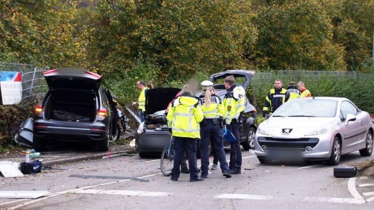 Unfälle: Drei Tote nach schwerem Verkehrsunfall in Esslingen