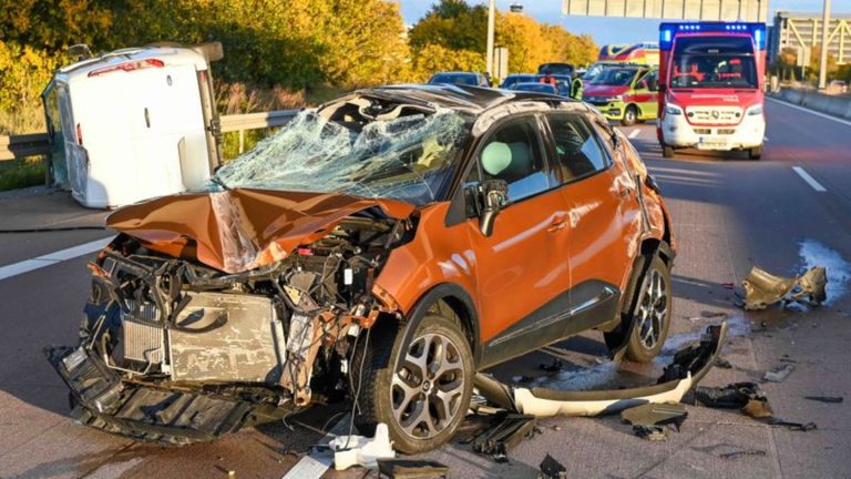 Verkehrsunfall: Tödlicher Unfall mit vier Autos auf A14