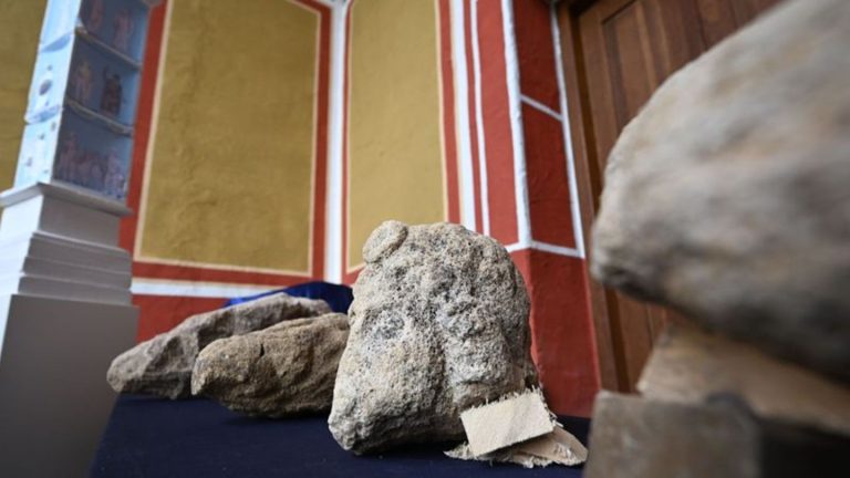 Archäologie: Römisches Götterdenkmal bei Grabungen entdeckt