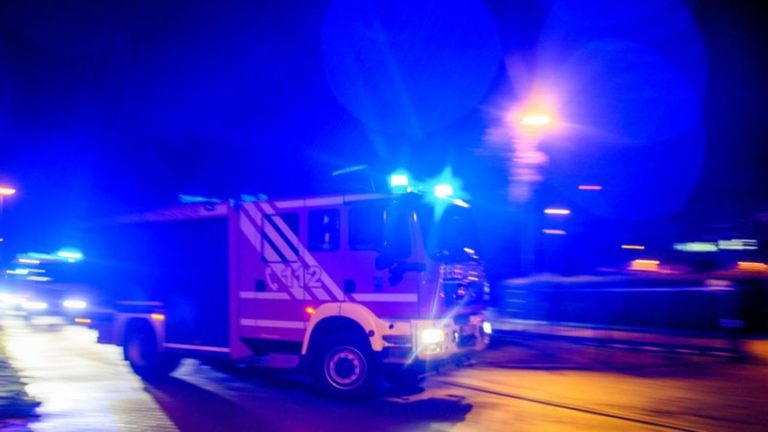 Feuerwehreinsatz: Wohnungsbrand in Plau am See – Zehntausende Euro Schaden