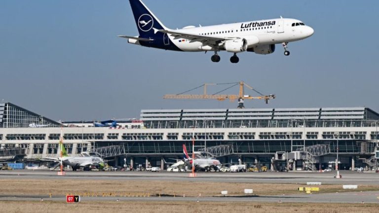 Flughafen: Das gilt es bei Flugreisen in den Herbstferien zu beachten