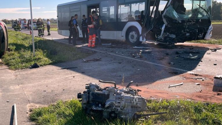 Verkehrsunfall: Autofahrer stirbt bei Unfall mit Bus im Main-Kinzig-Kreis