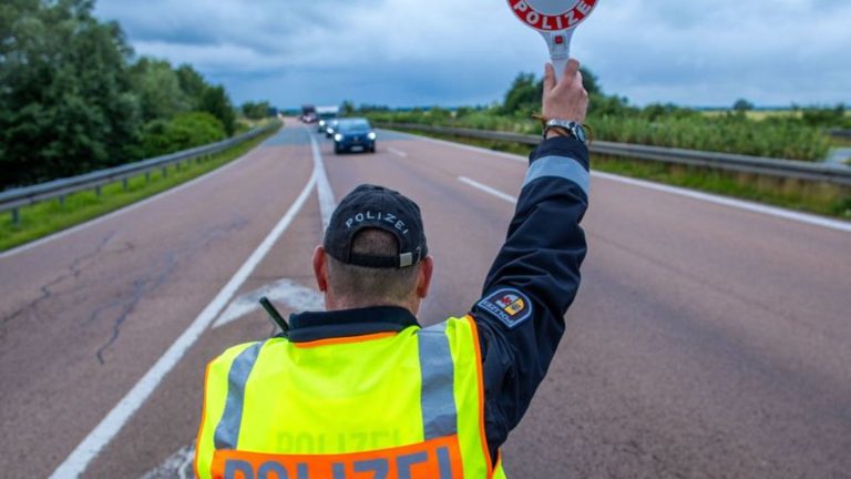 Temposünder: Raser fährt 183 statt 80 – „Muss schnell ins Krankenhaus“