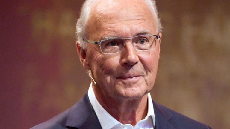 Zeremonie in Paris: Beckenbauer bei Ballon-d’Or-Gala geehrt