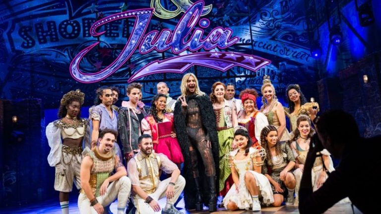 Leute: Bill Kaulitz schnuppert bei Hamburger Musical „& Julia“ rein