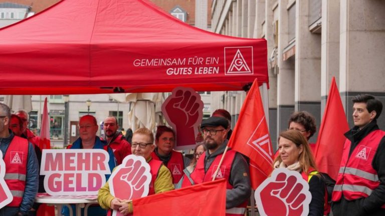 Tarifstreit: Warnstreik-Auftakt der Metaller in Berlin und Brandenburg