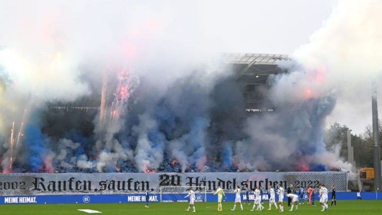 2. Fußball-Bundesliga: Karlsruher Fanprojekt-Mitarbeiter zu Geldstrafen verurteilt