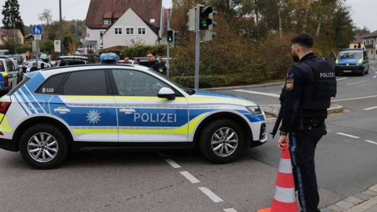 Mittelfranken: Eigene Familie bedroht: Polizei nimmt bewaffneten Mann fest