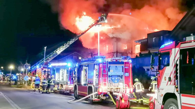 Balderschwang: Großbrand: Vier-Sterne-Hotel in Bayern evakuiert – fünf Verletzte