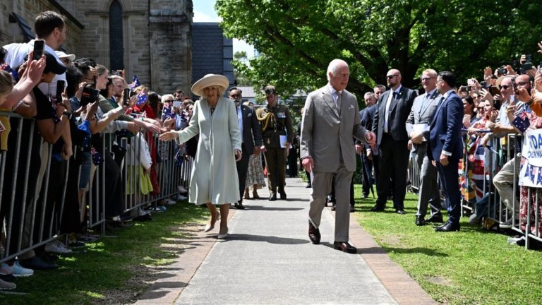 Australienbesuch: Jubel und Proteste: König Charles III. trifft auf gemischte Reaktionen