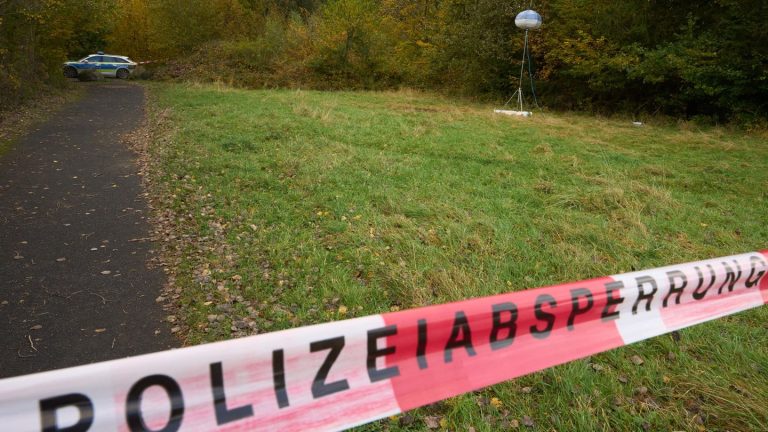 Leichenfund in der Eifel: Zwei Männer durch „massive Gewalt“ getötet: Verdächtige festgenommen