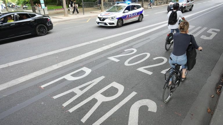 Verkehrschaos in Paris: Radfahrer absichtlich überfahren? SUV-Fahrer unter Mordverdacht