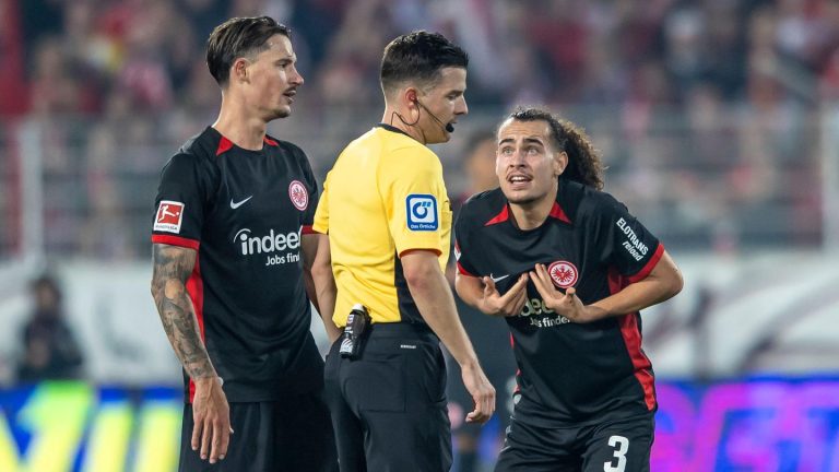 Bundesliga: „Peinlich“ und „skandalös“: Union und Frankfurt empört über Schiedsrichter