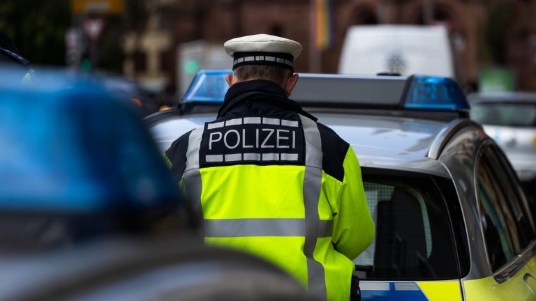 Festnahme in Freiburg: Polizei stellt gesuchten Straftäter zufällig bei Verkehrskontrolle