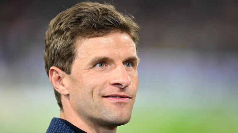 Fußballer: Nach Gerüchten über Trennung: Thomas Müller setzt ein Zeichen