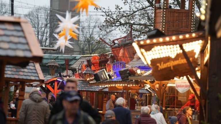 Glühwein & Co: Wandsbeker Marktplatz verwandelt sich in Winterdorf