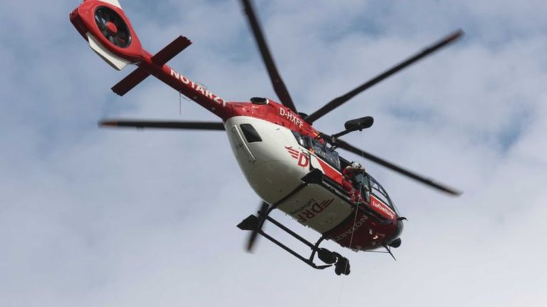 Notfälle: Auto prallt gegen Baum im Wartburgkreis – Fahrer stirbt