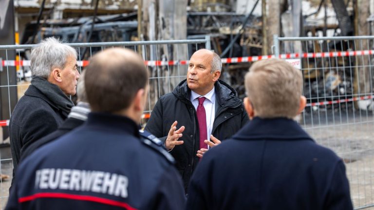 Brände: Poseck sichert Feuerwehr Stadtallendorf weitere Hilfe zu