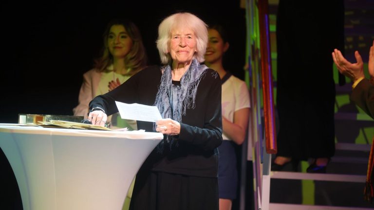 Bühnenschaffende: Nele Hertling beim Deutschen Theaterpreis „Faust“ geehrt