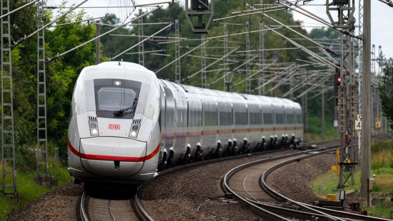 Großprojekt: Ploß: Bahnsanierung Berlin-Hamburg auch nach Ampel-Aus