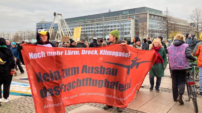 Flughafenausbau: Proteste gegen den Ausbau des Flughafens Leipzig/Halle