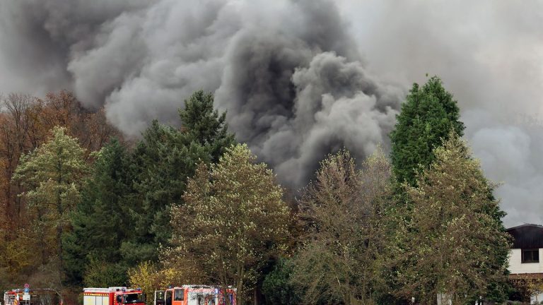 Unterfranken: Anbau von Wohnhaus gerät in Brand – sechsstelliger Schaden