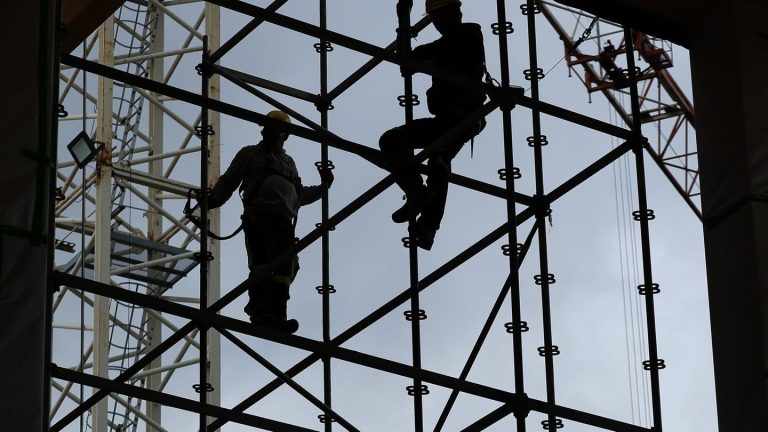 Buß- und Bettag: Kontrollen: Arbeit trotz Feiertag auf Baustellen