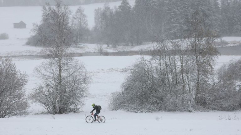 Bis zu 25 Zentimeter: Unwetterwarnung wegen starken Schneefalls in Teilen Bayerns